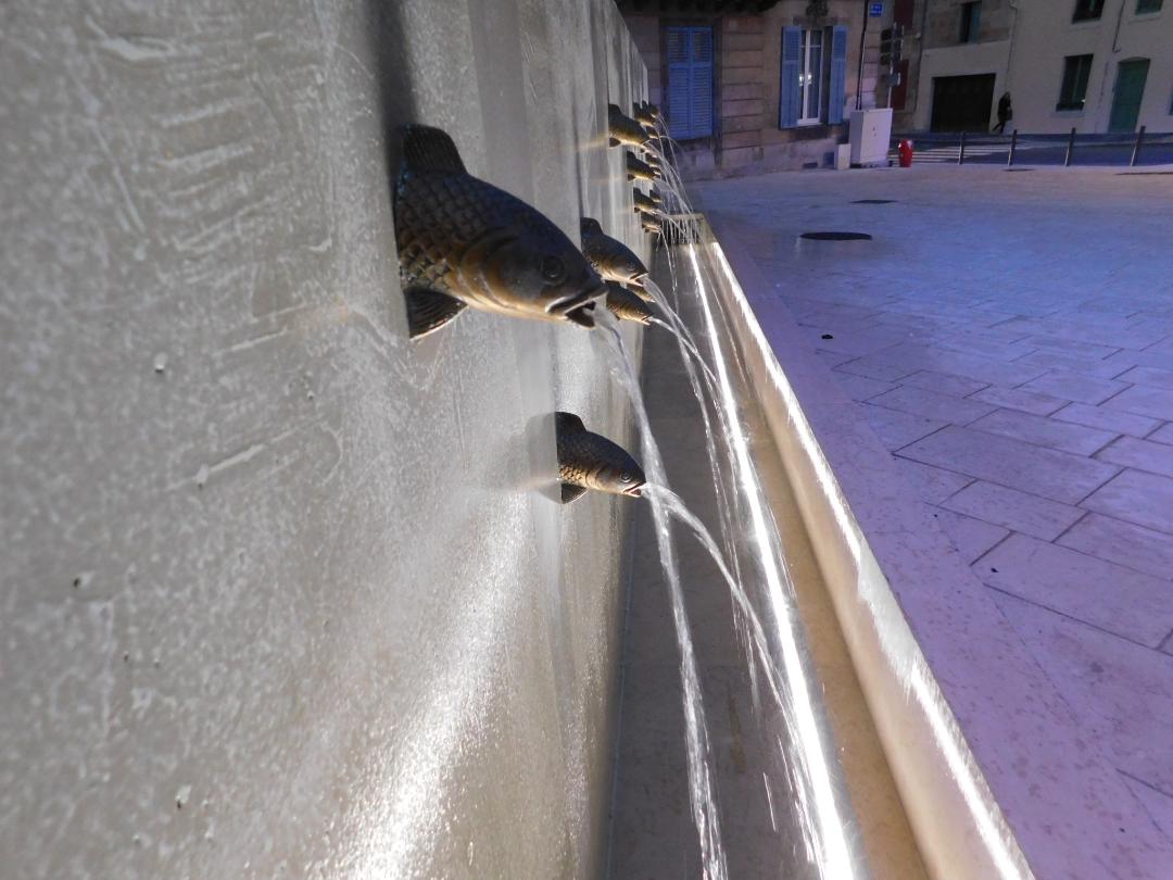 Fish adorned wall water feature